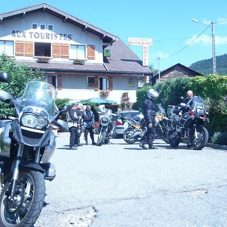 Hotel Restaurant Aux Touristes 2*